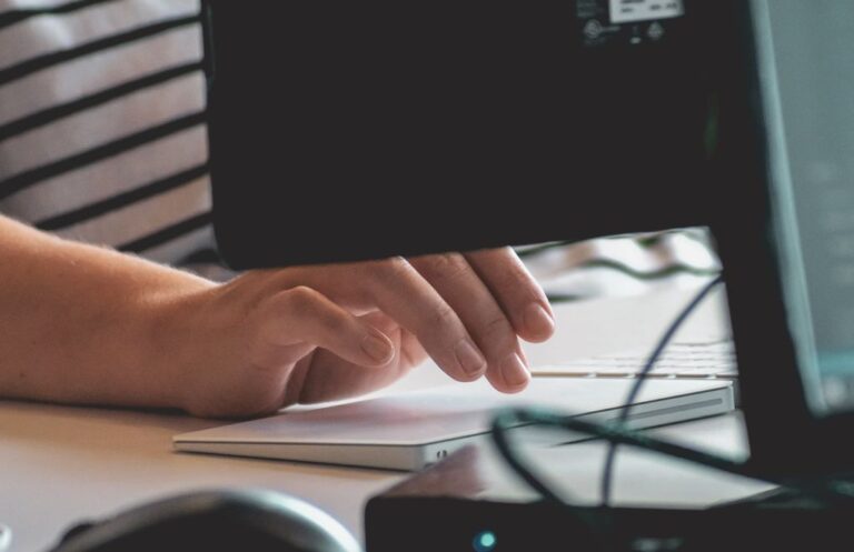 Jak rozliczyć podatek PIT online - poradnik krok po kroku