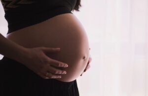 Jak zapobiegać rozstępom w ciąży Co to są rozstępy