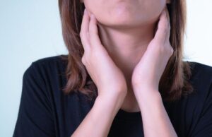 Powiększone migdałki objawy, przyczyny, leczenie