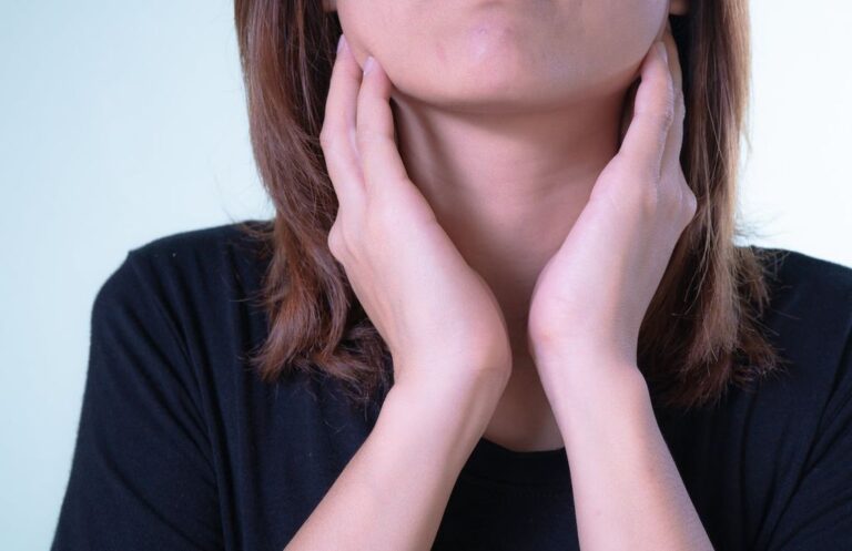 Powiększone migdałki objawy, przyczyny, leczenie