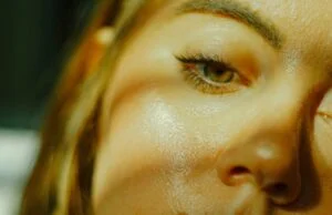 Tłusta cera przyczyny, skutki i skuteczna pielęgnacja