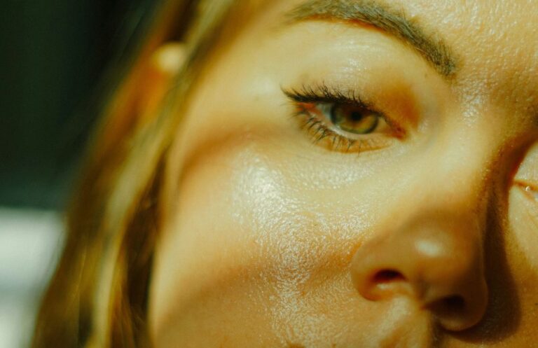 Tłusta cera przyczyny, skutki i skuteczna pielęgnacja