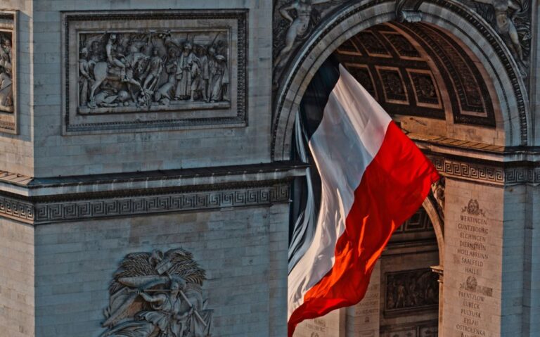 2 maja — Święto Flagi