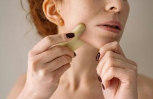 Masaż kamieniem Gua Sha Tajemnicza sztuka pielęgnacji skóry