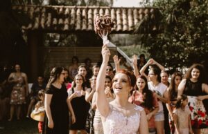 Oczepiny na Weselu Historia, znaczenie i obecne tradycje