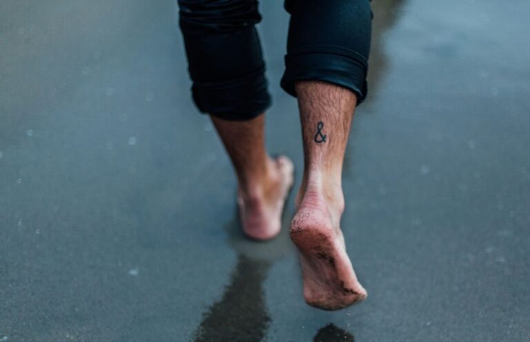 Dlaczego mam suche pięty Przyczyny i jak temu zapobiec