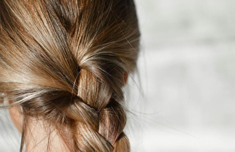 Jak się olejuje włosy i dlaczego warto to robić